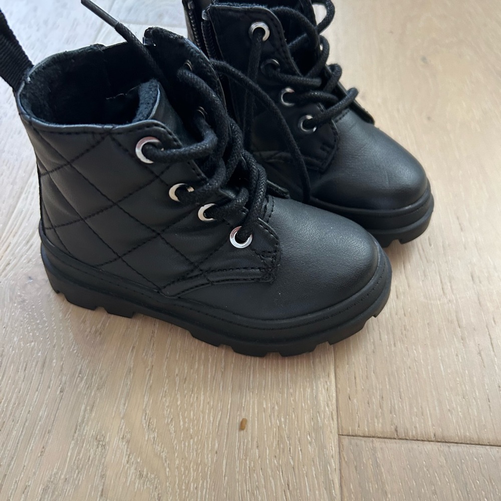 H&M Toddler Girls Size 6 Combat Boots